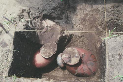 Locus V urn burials