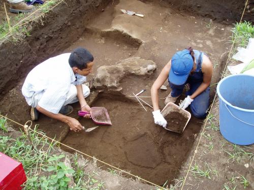 Citlalli and Marlon excavating